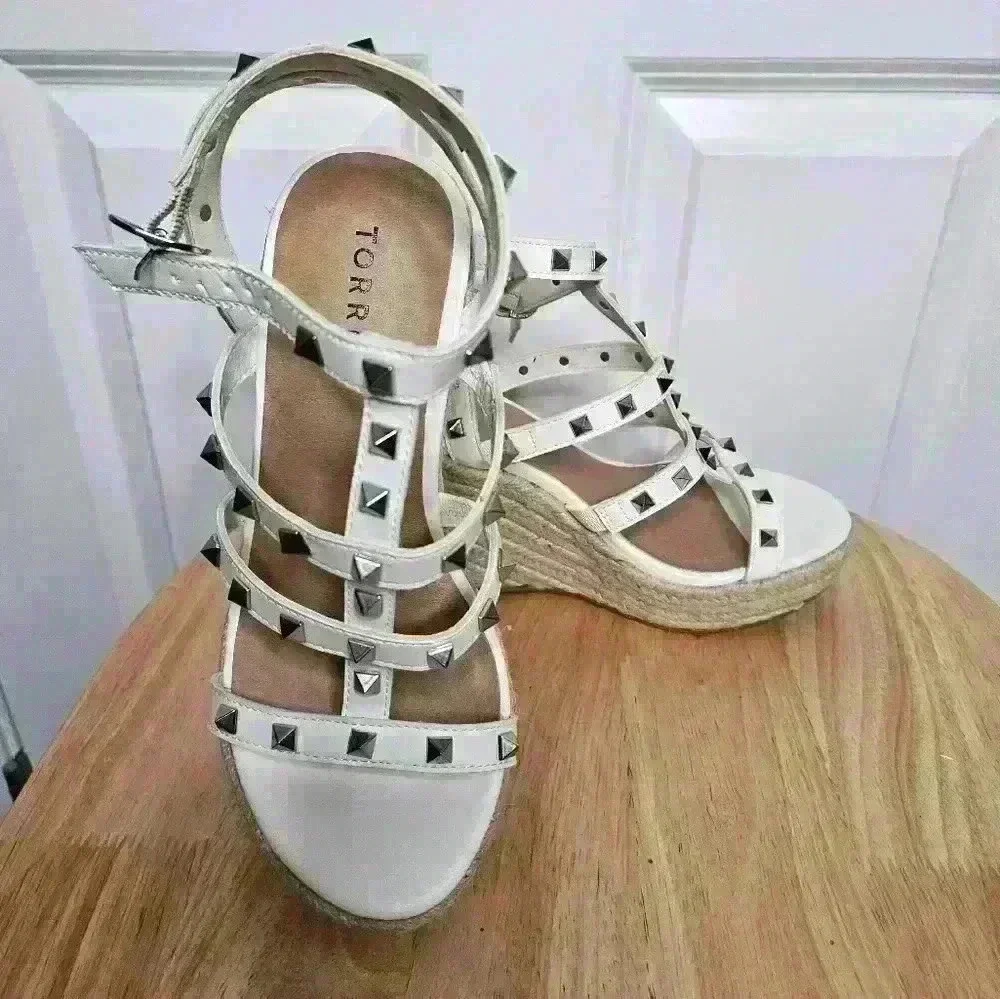 TORRID Studded‎ Cage Platform Wedge size 7WW